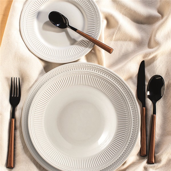 Juego 6 platos llanos porcelana ala Dorique. 27 cm.